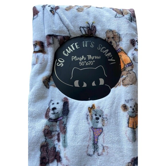 So Cute It’s Scary Halloween Plush Throw 50x70 Dogs Ghost Bee Boo Blanket New - Picture 2 of 6